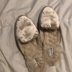 NWOT Cream gold Birdies Slides